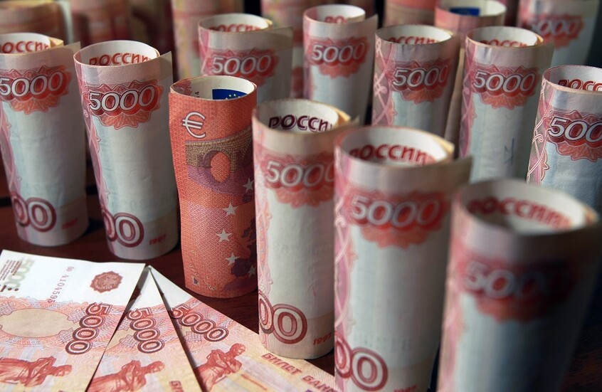 وكالة بلومبرغ تحدد العملة الأقوى في عام 2025