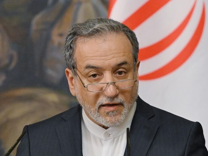 عراقجي يدعو واشنطن إلى عدم خداع العالم بكلمات عن اليد الممدودة