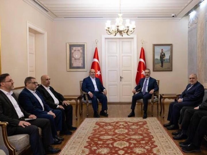 وفد من قيادة “حماس”  يلتقي وزير الخارجية التركي في أنقرة