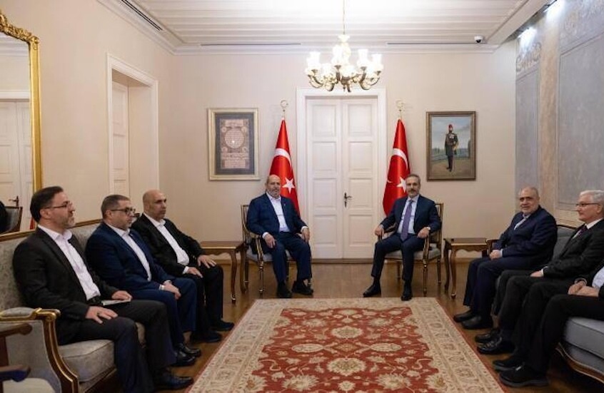 وفد من قيادة “حماس”  يلتقي وزير الخارجية التركي في أنقرة