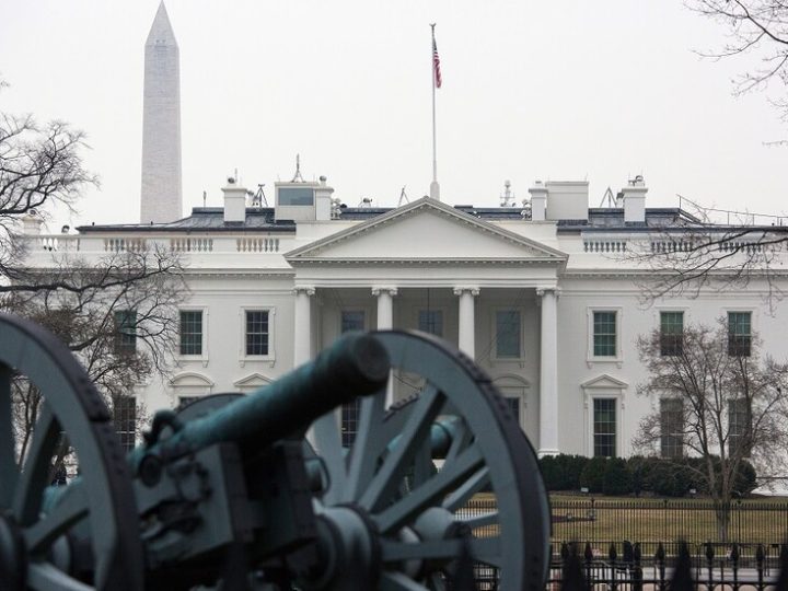 البيت الأبيض ينتقد The Guardian ويصفها ببوق اليساريين  