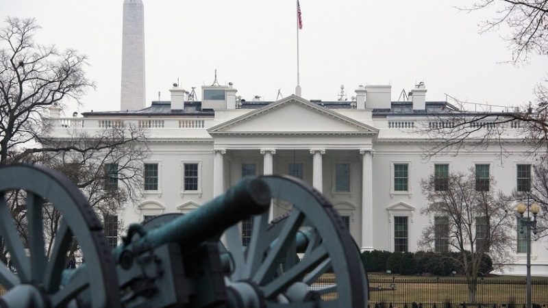 البيت الأبيض ينتقد The Guardian ويصفها ببوق اليساريين  