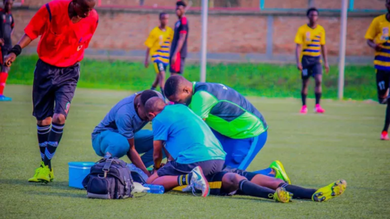 وفاة لاعب كرة قدم وسط مباراة رسمية بسبب “تميمة سحرية”