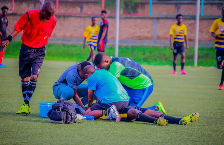 وفاة لاعب كرة قدم وسط مباراة رسمية بسبب “تميمة سحرية”