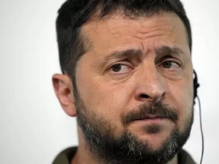 أزاروف يصف خطة زيلينسكي للتسوية بأنها محاولة جديدة لتأخير المفاوضات