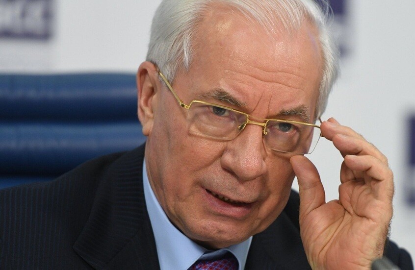 رئيس وزراء أوكرانيا السابق: تمسك زيلينسكي بجيش قوامه 800 ألف جندي يدل على عدم تفكيره في السلام