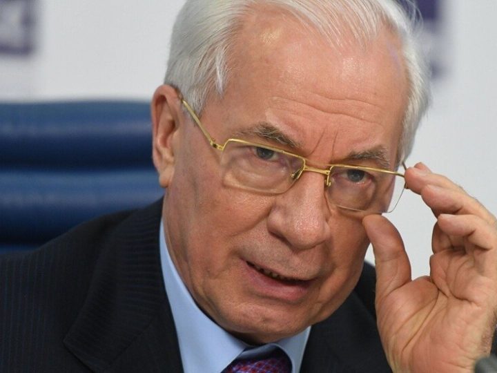 رئيس وزراء أوكرانيا السابق: تمسك زيلينسكي بجيش قوامه 800 ألف جندي يدل على عدم تفكيره في السلام