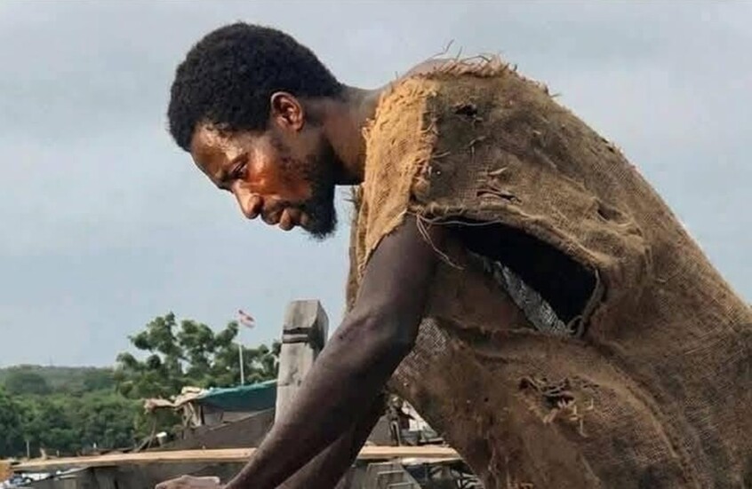 زحف بشري إلى غانا لاعتلاء السفن استجابة لهرطقات “النبي إيبو نوح” حول طوفان عالمي وشيك (فيديو)