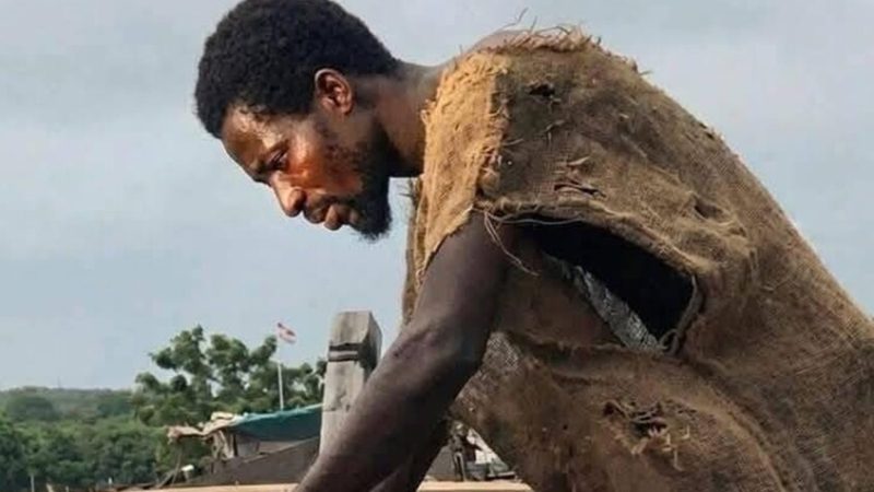 زحف بشري إلى غانا لاعتلاء السفن استجابة لهرطقات “النبي إيبو نوح” حول طوفان عالمي وشيك (فيديو)