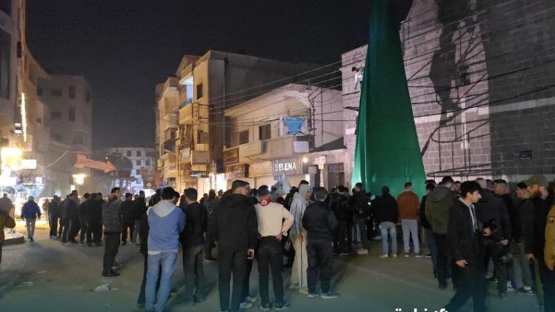 سوريا.. ما حقيقة إحراق شجرة الميلاد أمام كنيسة في صحنايا (فيديو)