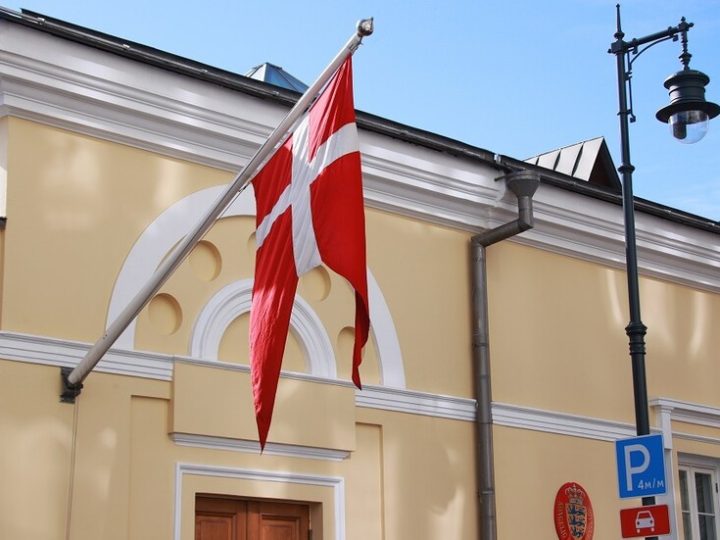 برلماني دنماركي يتحدث عن بدء بلاده قريبا بشراء ولايات أمريكية.. ما علاقة ترامب وغرينلاند؟