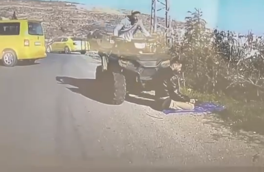 فيديو صادم يوثق جندي احتياط إسرائيليا يدهس عمدا فلسطينيا أثناء صلاته