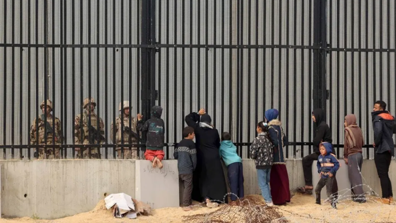 وزير خارجية مصر يتحدث عن “خطوط حمراء” في فلسطين و”ضغوط رهيبة” قاومتها القاهرة