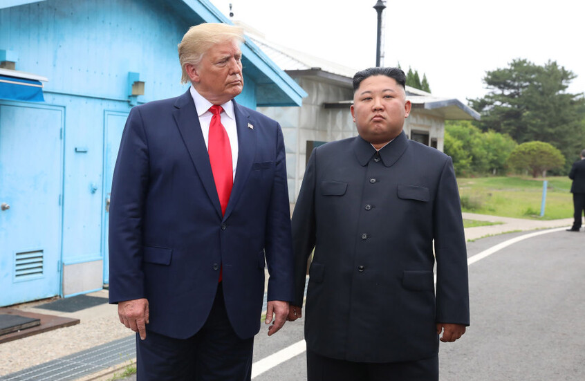 العالم يترقب احتمالات لقاء كيم جونغ-أون وترامب في العام المقبل