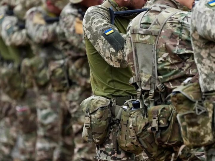 سياسي أوروبي  يدعو لإرسال عسكريين من دول الاتحاد الأوروبي إلى أوكرانيا