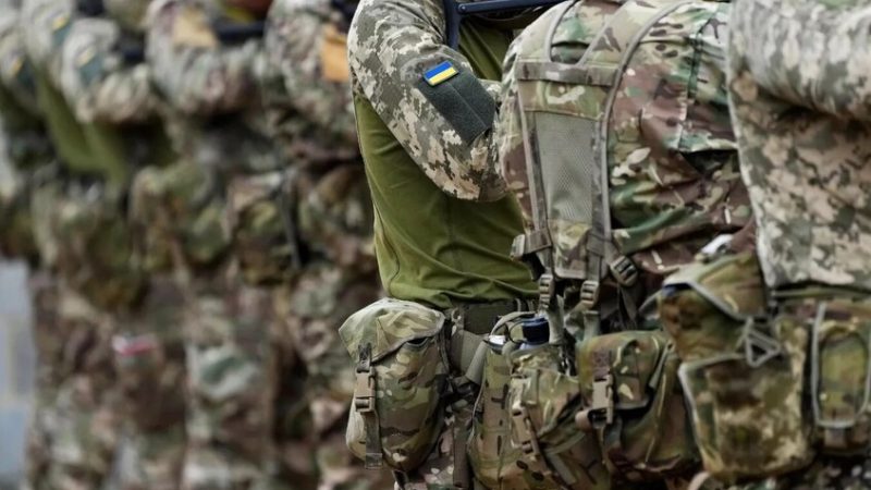 سياسي أوروبي  يدعو لإرسال عسكريين من دول الاتحاد الأوروبي إلى أوكرانيا