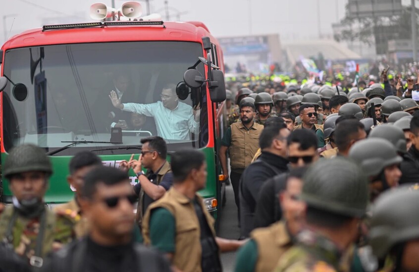 بعد 17 عاما.. المرشح لرئاسة الحكومة في بنغلاديش طارق رحمن يعود من المنفى (صور + فيديو)