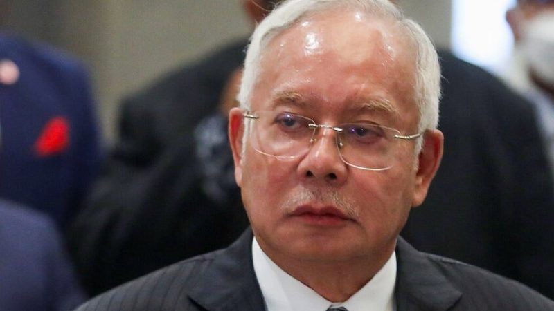 15 عاما إضافية وغرامة 2.8 مليار دولار بحق رئيس وزراء ماليزيا السابق نجيب رزاق