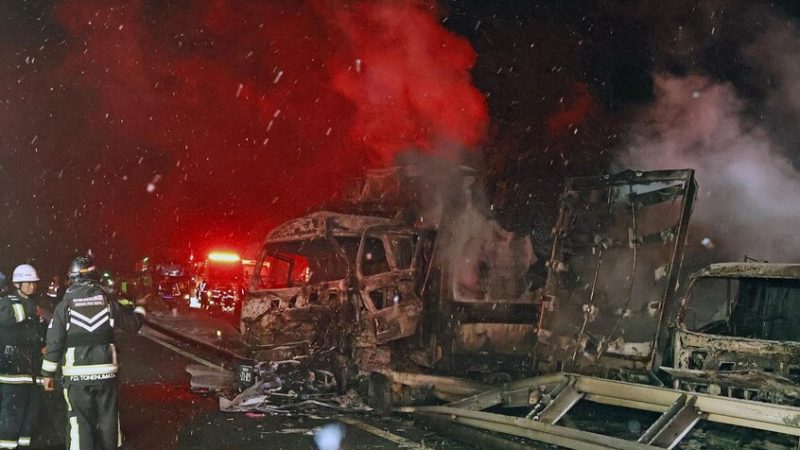 قتيل و26 مصابا بحادث مروري كبير في اليابان (صور+فيديو)