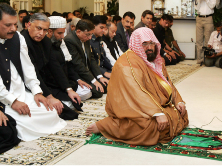 بعد حادثة صحن المطاف.. السديس يشيد بإنسانية رجل الأمن ويحذر من الكبائر