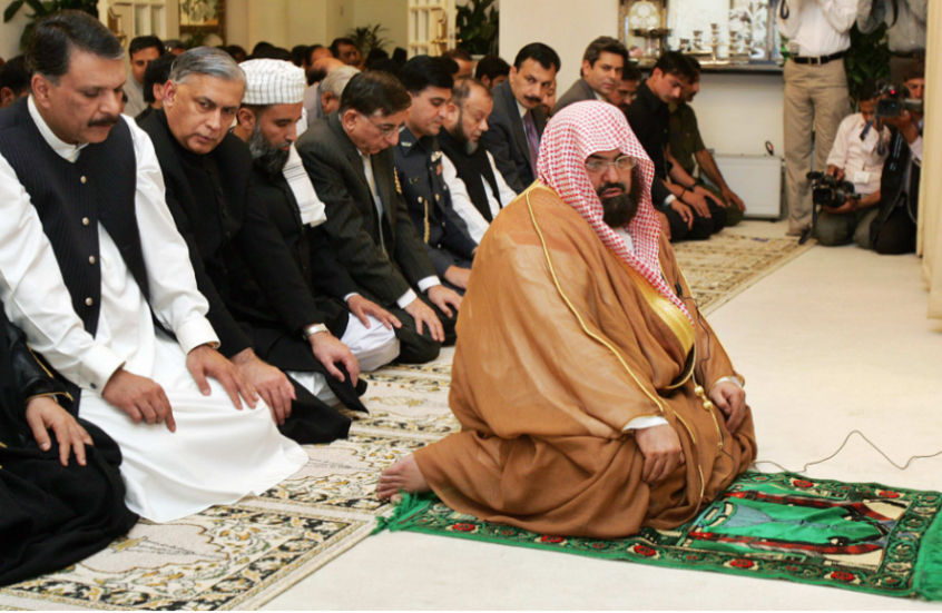 بعد حادثة صحن المطاف.. السديس يشيد بإنسانية رجل الأمن ويحذر من الكبائر