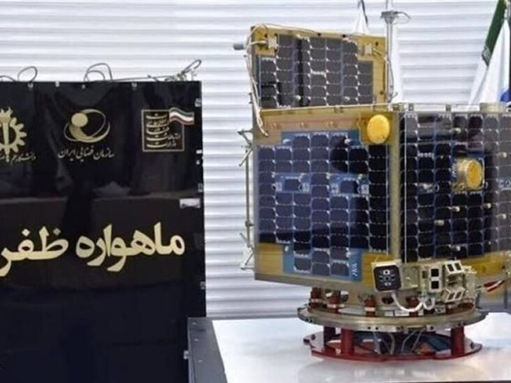 إيران: إطلاق تاريخي لثلاثة أقمار صناعية إيرانية