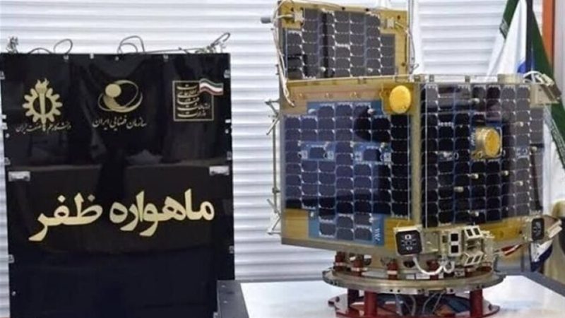 إيران: إطلاق تاريخي لثلاثة أقمار صناعية إيرانية