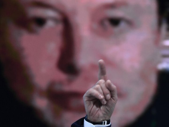 ماسك يحذر من تحول الولايات المتحدة إلى دولة ديكتاتورية ويحدد السبب!