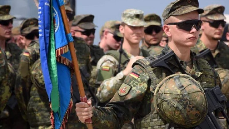 مسؤول روسي يحذر قوات الاتحاد الأوروبي: ارفعوا العلم الأبيض إذا دخلتم أوكرانيا