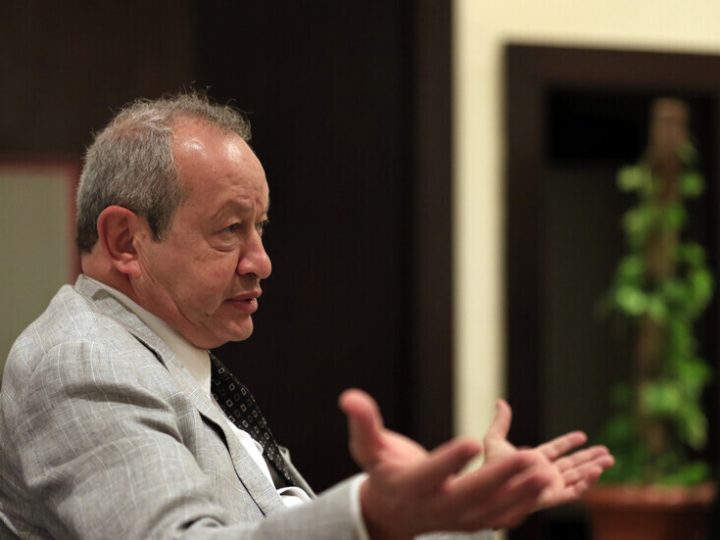 ساويرس يفجر مفاجأة عن طريقة استخدمها أمريكي للفوز بـ 1.8 مليار دولار ضمن جائزة اليانصيب الكبرى