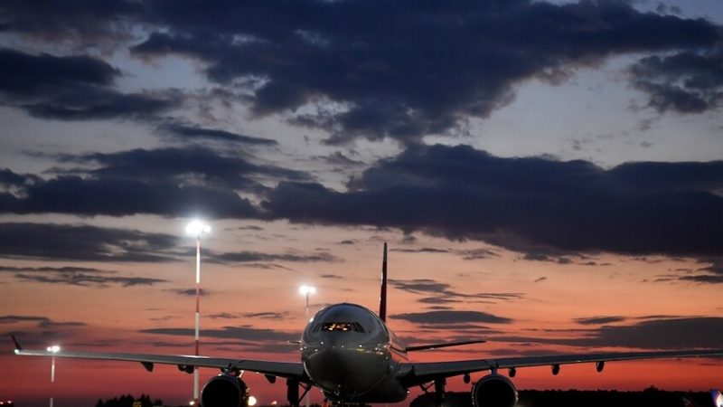 موقع: إلغاء أو تأجيل أكثر من 5000 رحلة جوية في الولايات المتحدة بسبب تساقط الثلوج