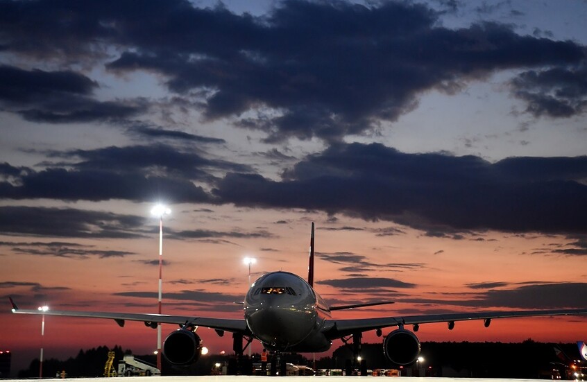 موقع: إلغاء أو تأجيل أكثر من 5000 رحلة جوية في الولايات المتحدة بسبب تساقط الثلوج