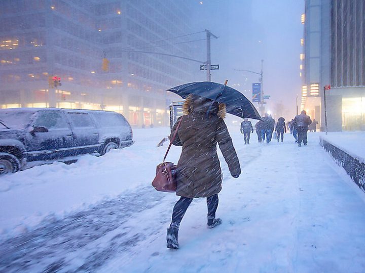 عمدة نيويورك للسكان: الزموا المنزل هذا يوم جيد لصنع طفل