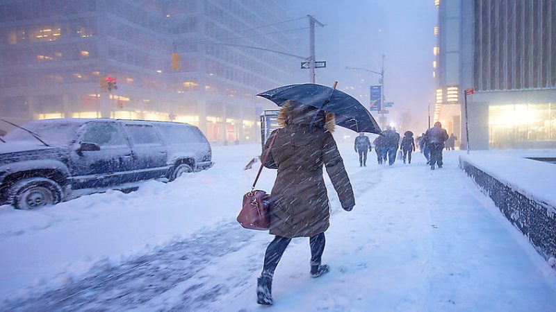 عمدة نيويورك للسكان: الزموا المنزل هذا يوم جيد لصنع طفل