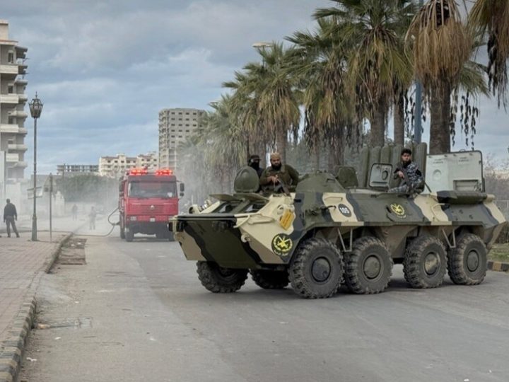 سوريا.. الداخلية تعلن مقتل أحد عناصر الأمن أثناء تأمين الاحتجاجات في اللاذقية