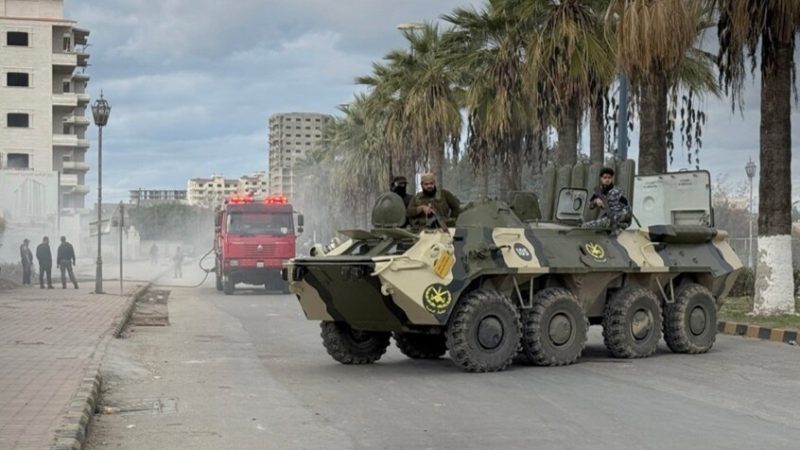 سوريا.. الداخلية تعلن مقتل أحد عناصر الأمن أثناء تأمين الاحتجاجات في اللاذقية