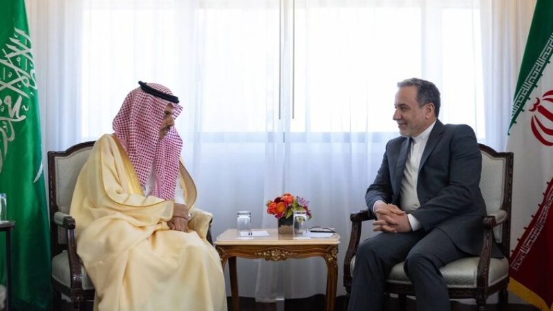 عراقجي وبن فرحان يناقشان اليمن ولبنان والاعتداءات الإسرائيلية