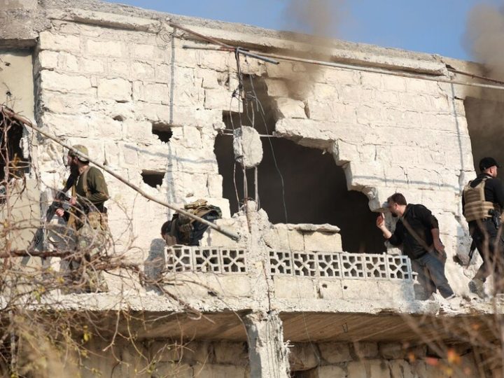 سوريا.. القبض على أحد أعضاء خلية “سرايا الجواد” وضبط كمية من الأسلحة والذخيرة (صور)