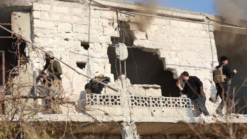 سوريا.. القبض على أحد أعضاء خلية “سرايا الجواد” وضبط كمية من الأسلحة والذخيرة (صور)