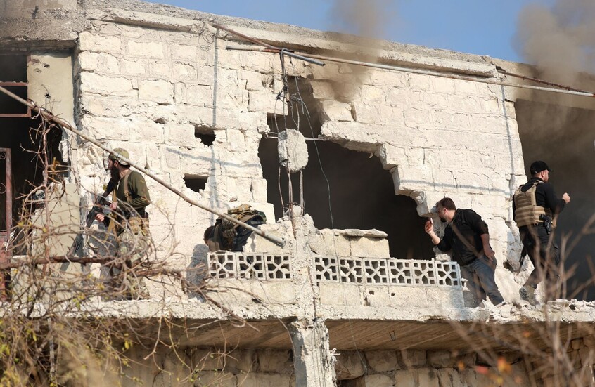 سوريا.. القبض على أحد أعضاء خلية “سرايا الجواد” وضبط كمية من الأسلحة والذخيرة (صور)