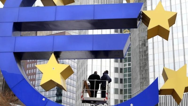 وسط مخاوف من تفاقم التضخم.. دولة أوروبية تنضم لمنطقة اليورو وتعتمد رسميا العملة الموحدة