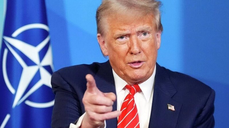 ترامب يحث زيلينسكي على تسريع عقد اتفاقية سلام ويحذر من خسائر إقليمية جديدة