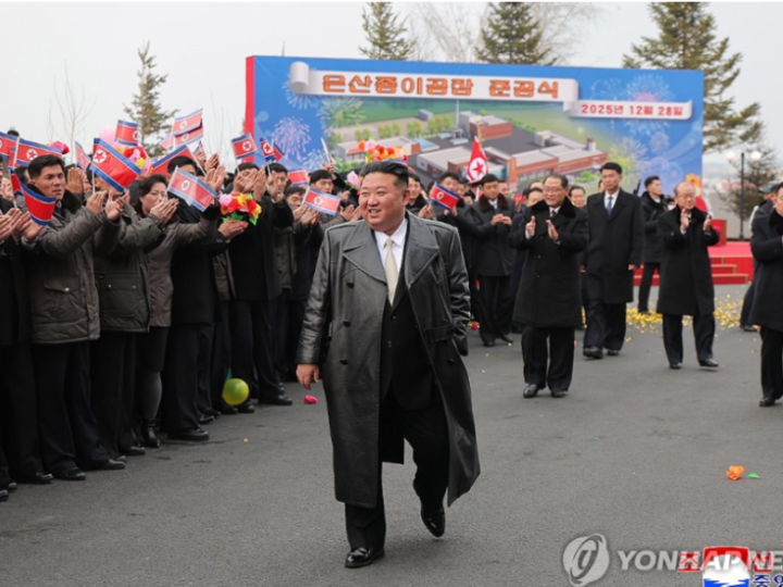 كيم جونغ-أون يفتتح مصنع ورق في أونسان ضمن خطة التنمية الإقليمية