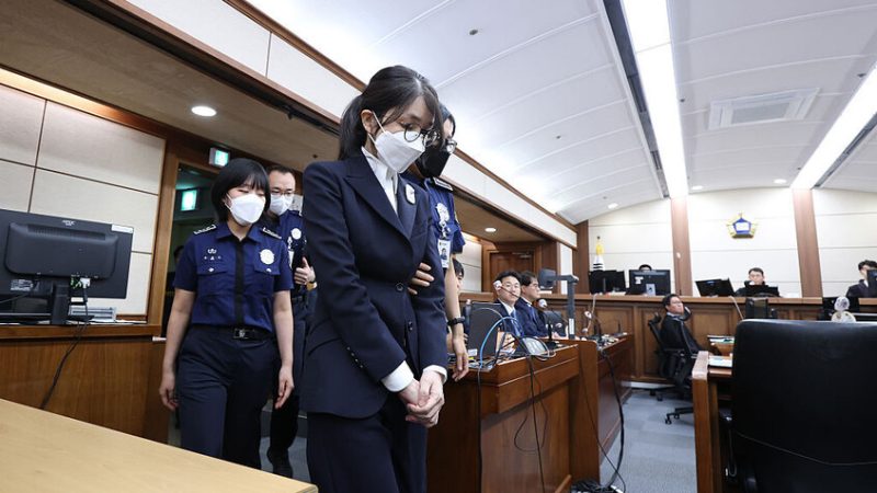 اتهامات رسمية للسيدة الأولى السابقة في كوريا الجنوبية بالتدخل غير القانوني وفساد مالي