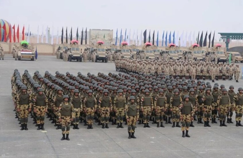 “هل هي رسالة تهديد؟”.. الإلعام العبري يرصد وصول وحدات مظليين وكوماندوز مصرية إلى شرق سيناء