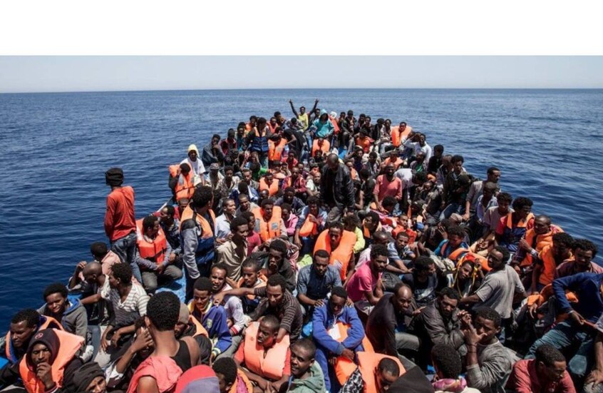 رحلة “قوارب الموت” تنتهي في اليونان.. الكشف عن تورط مصري في تهريب 31 مهاجرا انطلقوا من ليبيا