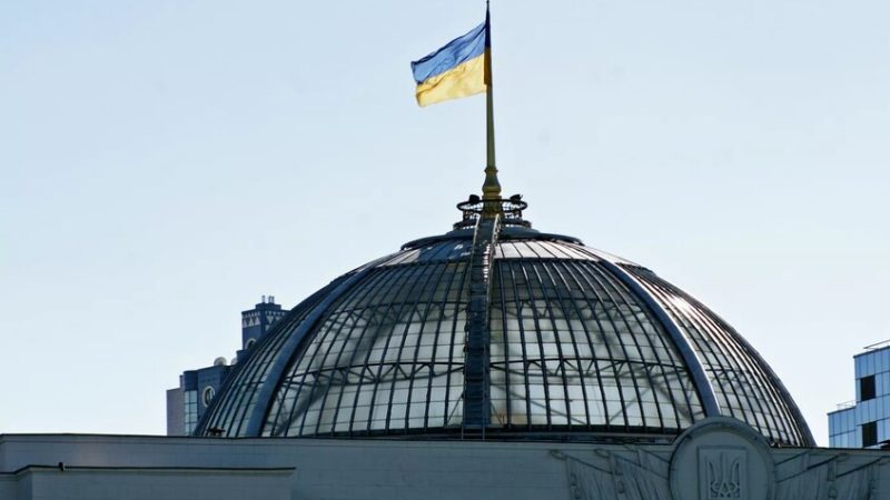 نائب أوكراني: البرلمان قد يقر قرارات “غير شعبية” لكنها ضرورية للسلام