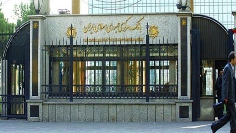 استقالة محافظ البنك المركزي الإيراني مع تراجع العملة المحلية إلى أدنى معدلاتها أمام الدولار