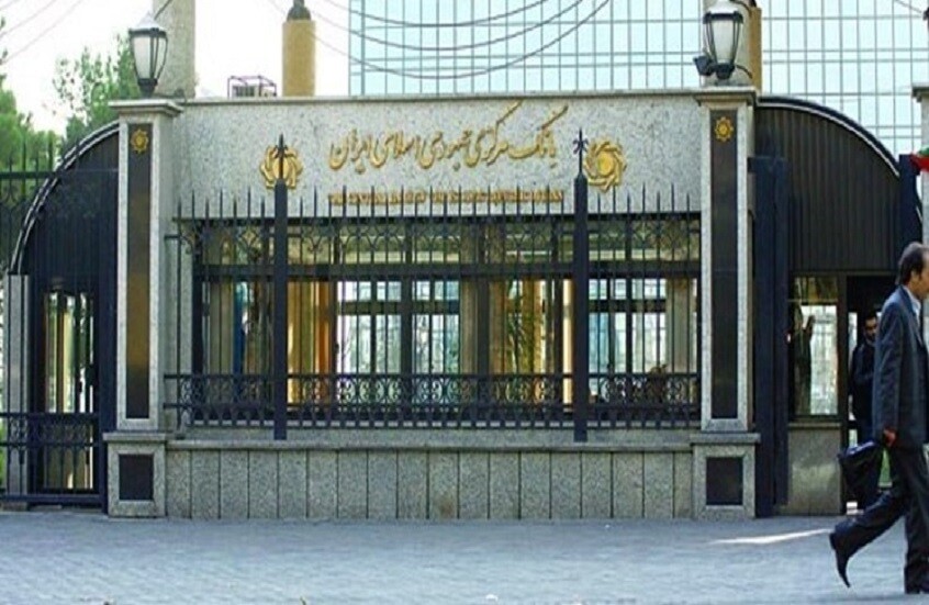 استقالة محافظ البنك المركزي الإيراني مع تراجع العملة المحلية إلى أدنى معدلاتها أمام الدولار