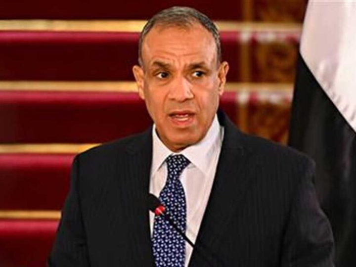 سؤال كروي يسرق الأضواء في لقاء تلفزيوني لوزير الخارجية المصري